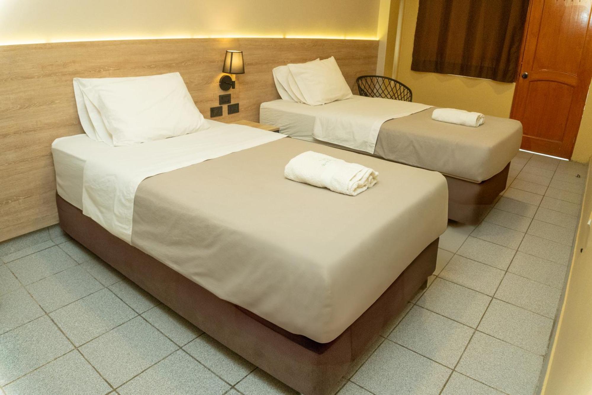 Wild Rover Huacachina Ica Exterior foto